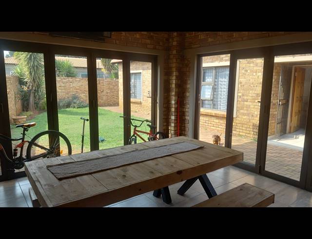 3 BEDROOM FREESTANDING FOR SALE IN DENNEOORD